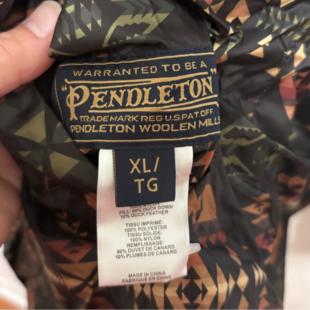 Pendleton reversible Aztec black down puffer jack… - image 4